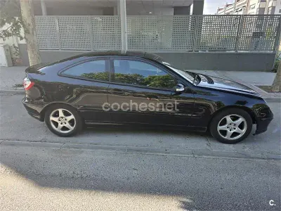 Usado Mercedes C200 163 CV (119 kW) 2003 Negro Berlina