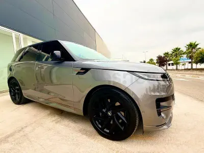 Usado Land Rover Range Rover Sport SE Dynamic 460 CV (338 kW) 2024 Gris / plata SUV