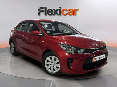 Usado Kia Rio 84 CV (61 kW) 2018 Rojo Berlina