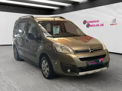 Usado Citroën Berlingo Feel 100 CV (73 kW) 2016 Marrón Monovolumen