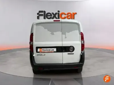 Usado Fiat Doblò 105 CV (77 kW) 2022 Blanco Monovolumen
