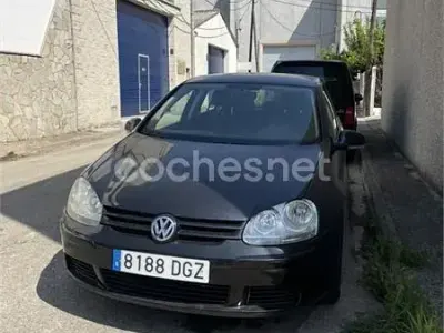 Usado VW Golf IV Highline 105 CV (77 kW) 2005 Negro Berlina