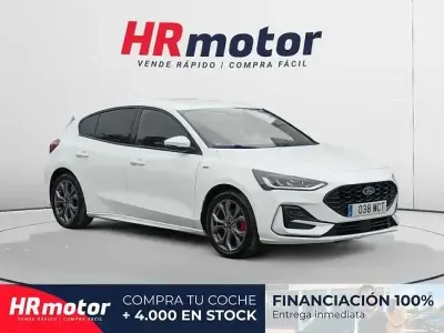 Używany Ford Focus ST-Line 125 KM (91 kW) 2022 Biały Sedan/Limuzyna