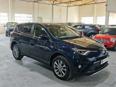 Usado Toyota RAV4 Hybrid Advance 197 CV (144 kW) 2017 Azul SUV
