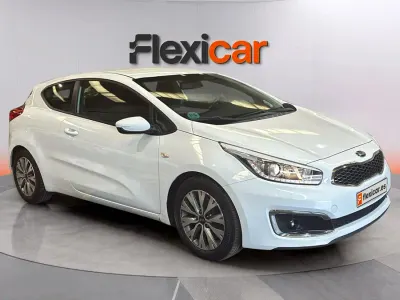 Käytetty Kia Ceed 120 HP (88 kW) 2018 Valkoinen Viistoperä