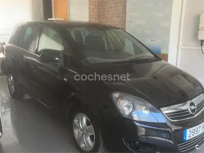 Usado Opel Zafira Enjoy Plus 125 CV (91 kW) 2011 Negro Monovolumen