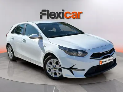 Usado Kia Ceed 136 CV (100 kW) 2023 Blanco Utilitario