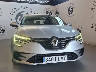 Usado Renault Mégane II Intens 115 CV (84 kW) 2021 Gris / plata Berlina