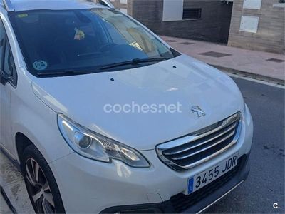 Usado Peugeot 2008 Allure 92 CV (67 kW) 2015 Blanco SUV