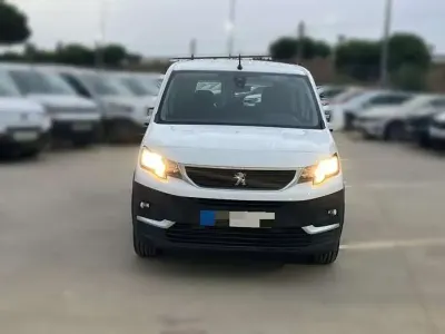 Usado Peugeot Rifter Active 102 CV (75 kW) 2021 Blanco Monovolumen
