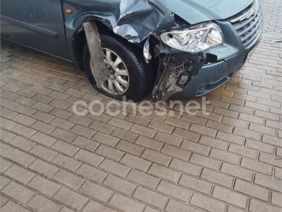 Usado Chrysler Voyager 143 CV (105 kW) 2006 Verde Monovolumen