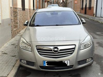 Usado Opel Insignia Cosmo 130 CV (95 kW) 2010 Gris / plata Berlina