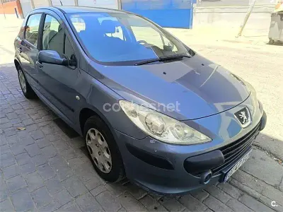 Usado Peugeot 307 90 CV (66 kW) 2007 Gris / plata Berlina