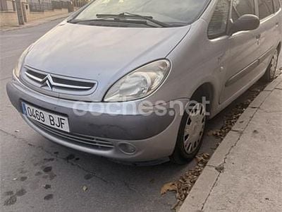 Gris / plata Usado 2001 Citroën Xsara Picasso Monovolumen | 1800 € (Precio justo)