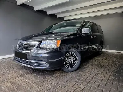 Usado Lancia Voyager S 178 CV (130 kW) 2014 Negro Monovolumen