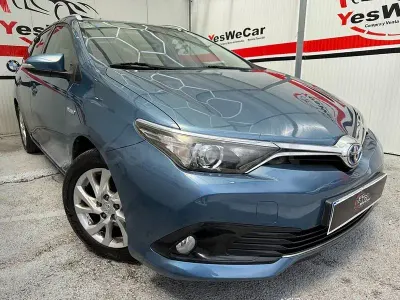 Begagnad Toyota Auris Hybrid Active 136 HK (100 kW) 2017 Blå Kombi