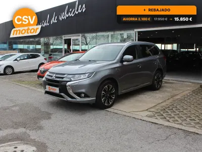 Usado Mitsubishi Outlander P-HEV 203 CV (149 kW) 2017 Gris Utilitario