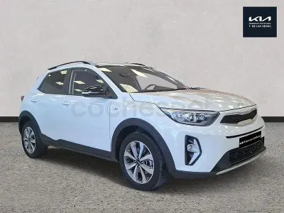 Usado Kia Stonic 84 CV (61 kW) 2022 Blanco SUV