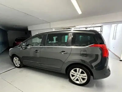 Używany Peugeot 5008 Style 120 KM (88 kW) 2017 Szary Minivan