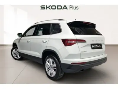 Usado Skoda Karoq Selection 150 CV (110 kW) 2025 Blanco SUV