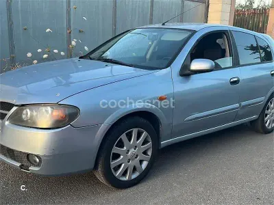 Usado Nissan Almera 82 CV (60 kW) 2005 Gris / plata Berlina