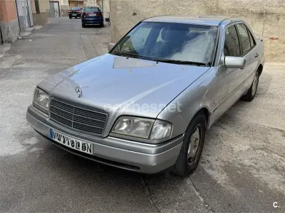 Usado Mercedes C250 Elegance 150 CV (110 kW) 1997 Gris / plata Berlina
