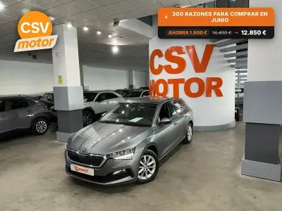 Usado Skoda Scala Ambition 116 CV (85 kW) 2022 Gris Utilitario