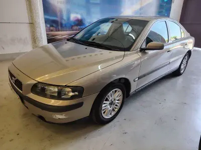 Usado Volvo S60 130 CV (95 kW) 2003 Beige Berlina