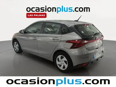 Usado Hyundai i20 84 CV (61 kW) 2022 Gris Utilitario