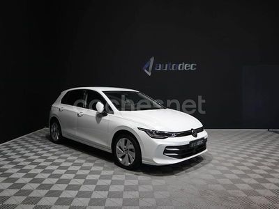 Usado VW Golf VIII 116 CV (85 kW) 2025 Blanco Berlina