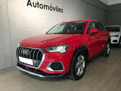 Begagnad Audi Q3 Advanced Plus 150 HK (110 kW) 2023 Röd SUV
