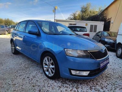 Usado Skoda Rapid Active 90 CV (66 kW) 2014 Azul Utilitario