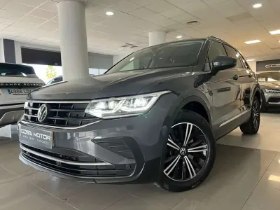 Usado VW Tiguan Life 245 CV (180 kW) 2023 Gris SUV