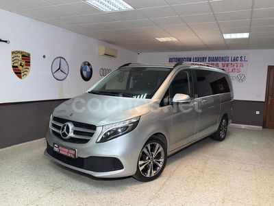 Gris / plata Usado 2021 Mercedes V220 Avantgarde Monovolumen | 33.900 €