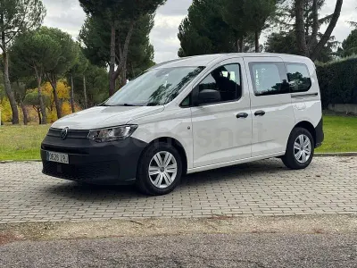 Usado VW Caddy 102 CV (75 kW) 2021 Blanco Monovolumen