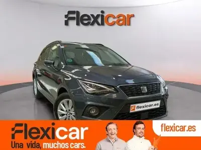Usado Seat Arona Ecomotive 95 CV (69 kW) 2019 Gris SUV