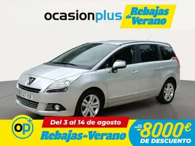 Usado Peugeot 5008 Style 115 CV (84 kW) 2013 Gris Monovolumen