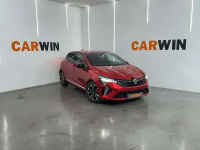 Usado Renault Clio Techno 99 CV (72 kW) 2025 Rojo Utilitario