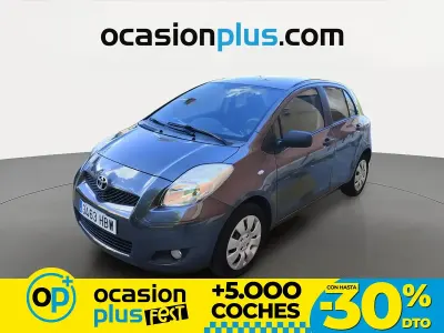 Usado Toyota Yaris Live 69 CV (50 kW) 2011 Gris Utilitario