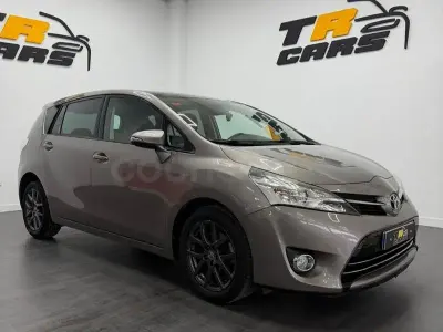 Usado Toyota Verso Advance 147 CV (108 kW) 2016 Gris / plata Monovolumen