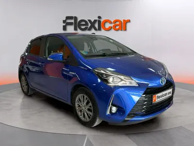 Usado Toyota Yaris Hybrid Active 100 CV (73 kW) 2018 Azul Berlina
