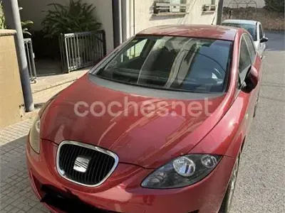 Usado Seat Leon Stylance 105 CV (77 kW) 2007 Granate Utilitario