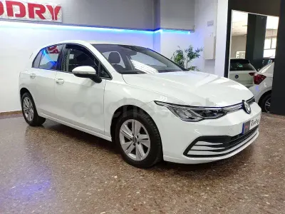 Usado VW Golf VIII Life 110 CV (80 kW) 2022 Blanco Berlina