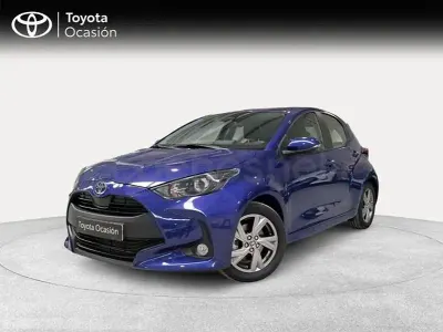 Usado Toyota Yaris Hybrid Active 116 CV (85 kW) 2025 Azul Berlina