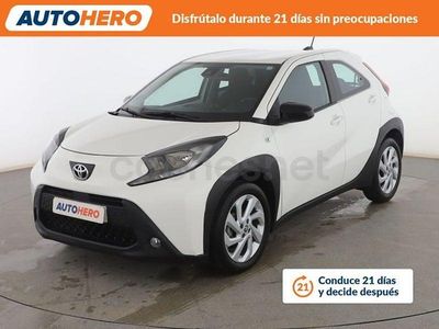 Usado Toyota Aygo X Play 72 CV (52 kW) 2022 Blanco SUV