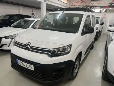 Usado Citroën Berlingo Feel 102 CV (75 kW) 2020 Blanco Monovolumen