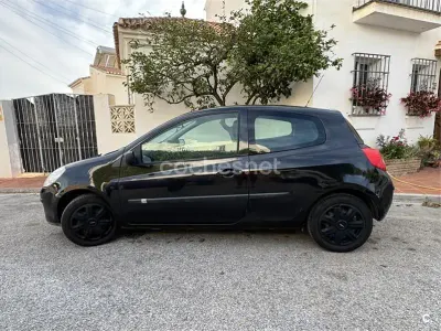 Usado Renault Clio II Authentique 75 CV (55 kW) 2006 Negro Berlina
