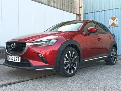 Usado Mazda CX-3 121 CV (88 kW) 2022 Granate SUV