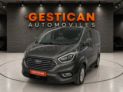 Usado Ford Tourneo Custom Titanium 126 CV (92 kW) 2022 Gris / plata Van