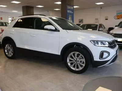 Usado VW T-Roc Life 150 CV (110 kW) 2025 Blanco SUV
